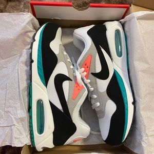 Brand New Women’s Nike Air Max Correlate